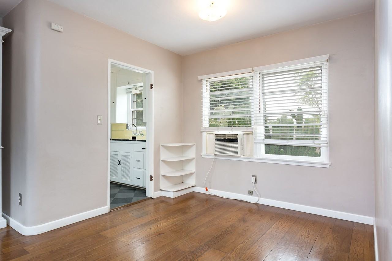 6867 Mohawk St - Photo 6 of 16