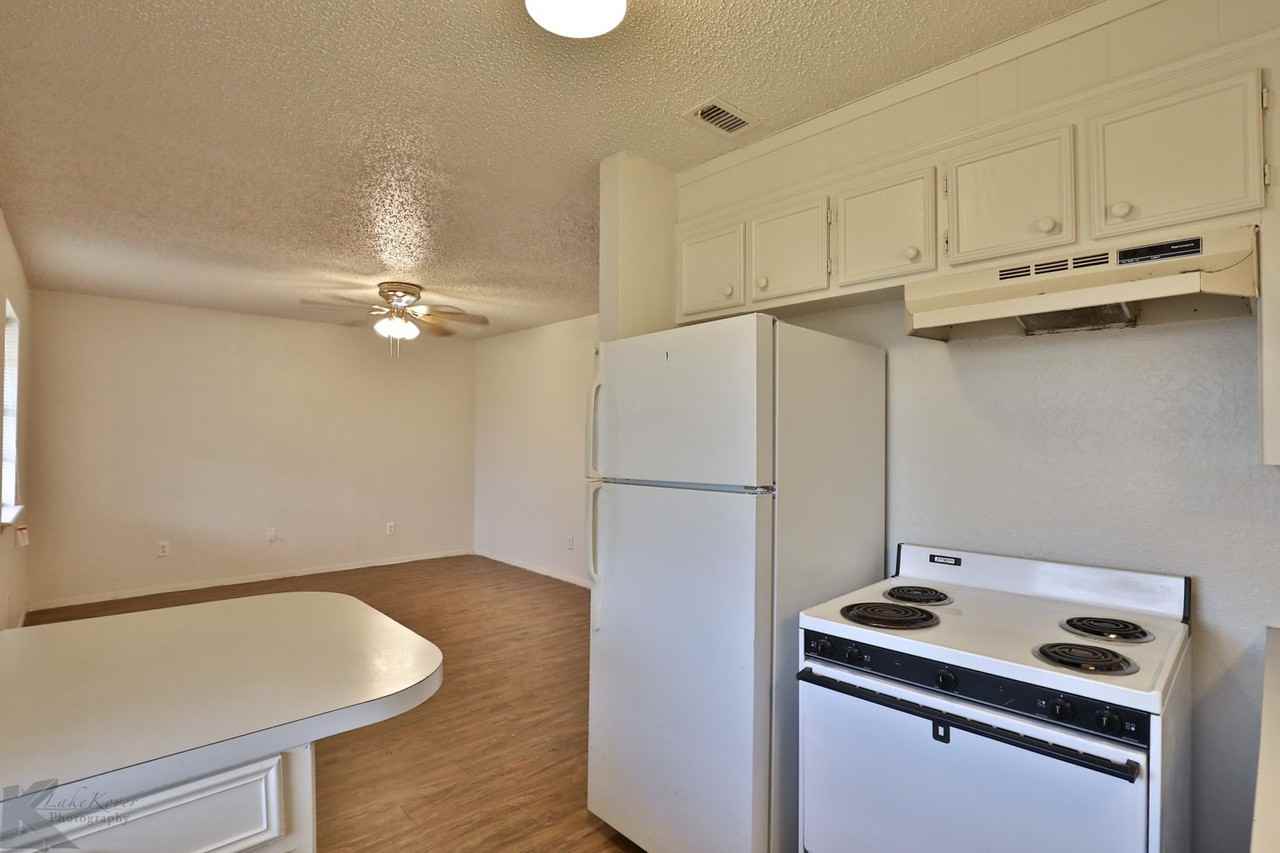 Taylor Street Apartments - Photo 3 of 37