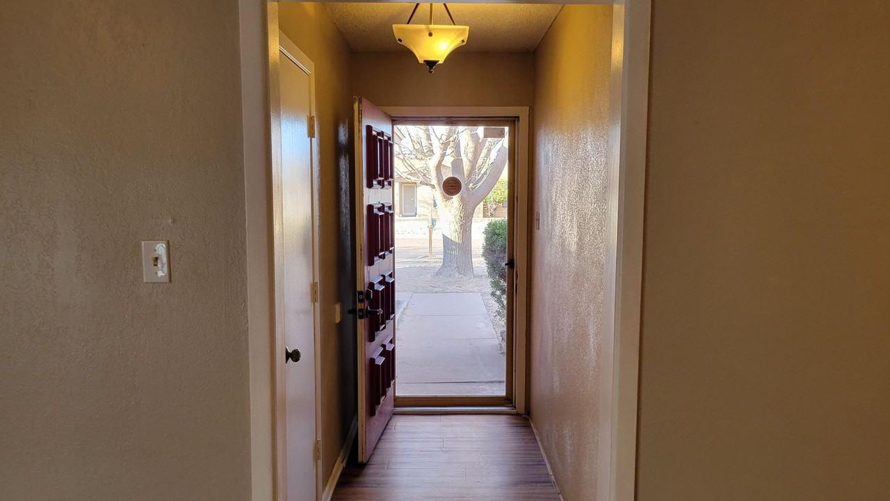 6411 35th St - Photo 3 of 38