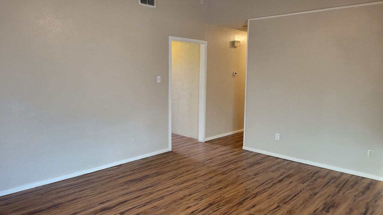 6411 35th St - Photo 5 of 38