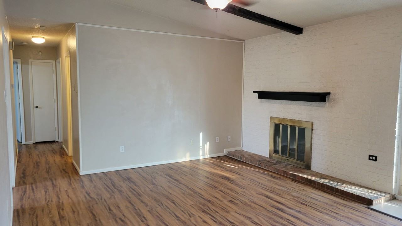 6411 35th St - Photo 6 of 38