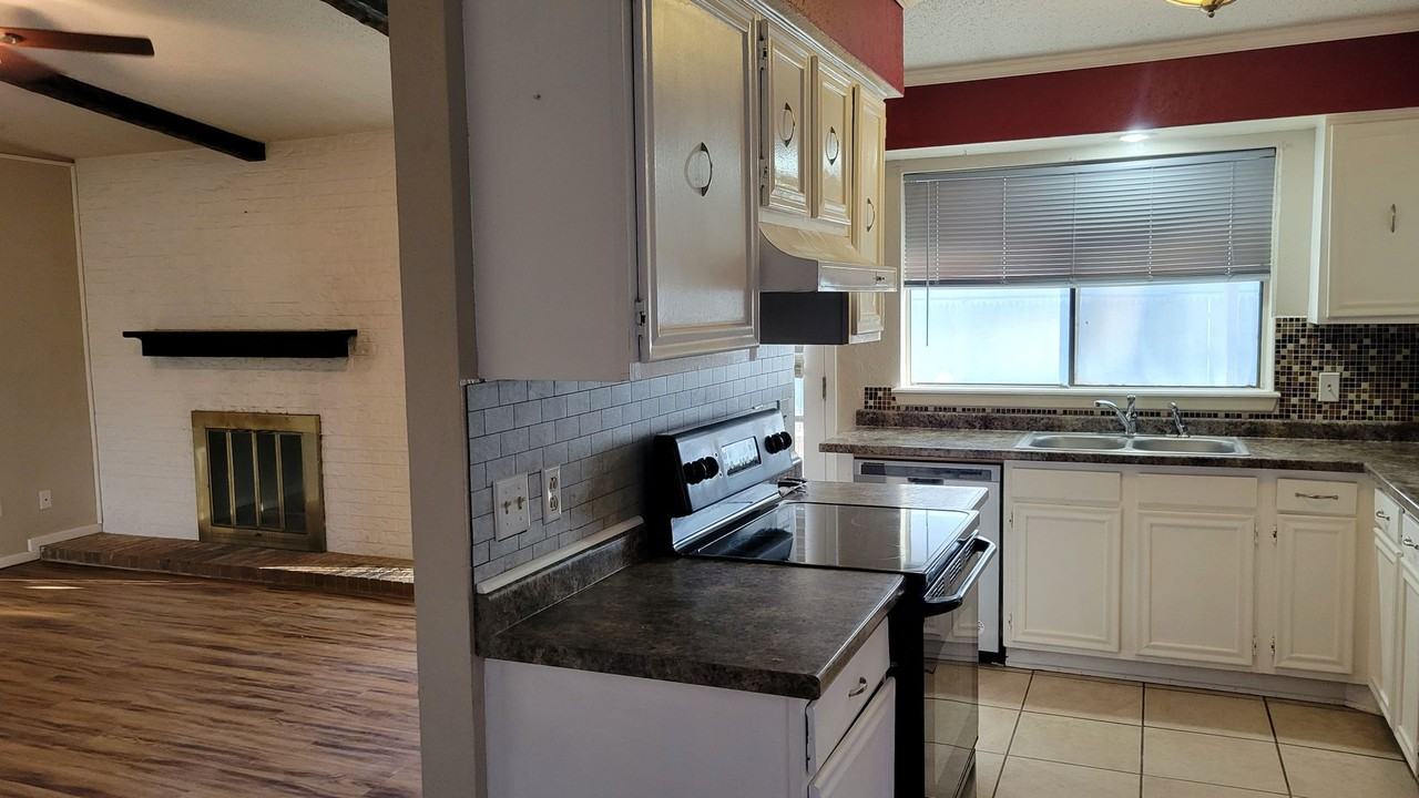 6411 35th St - Photo 7 of 38