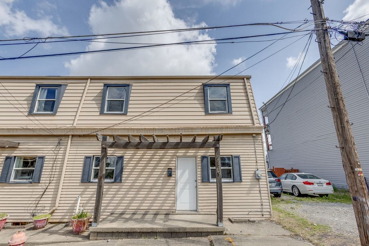 2319 Berg St - Photo 3 of 43