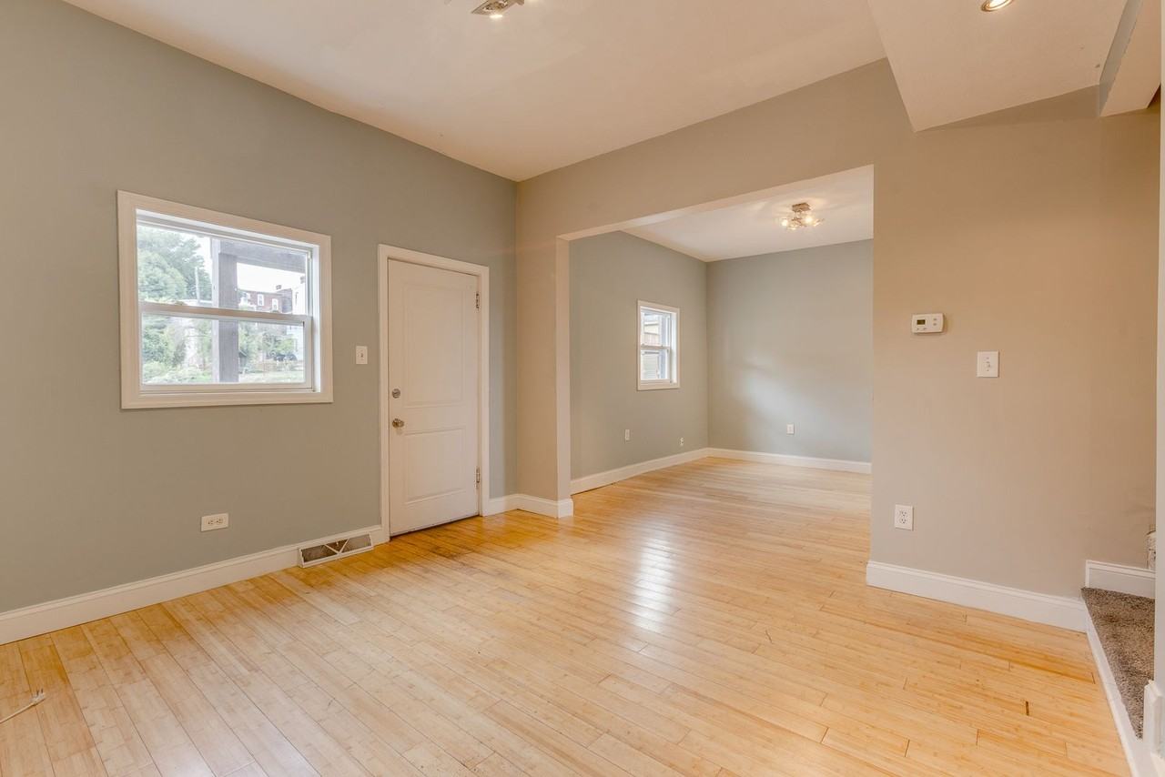 2319 Berg St - Photo 4 of 43