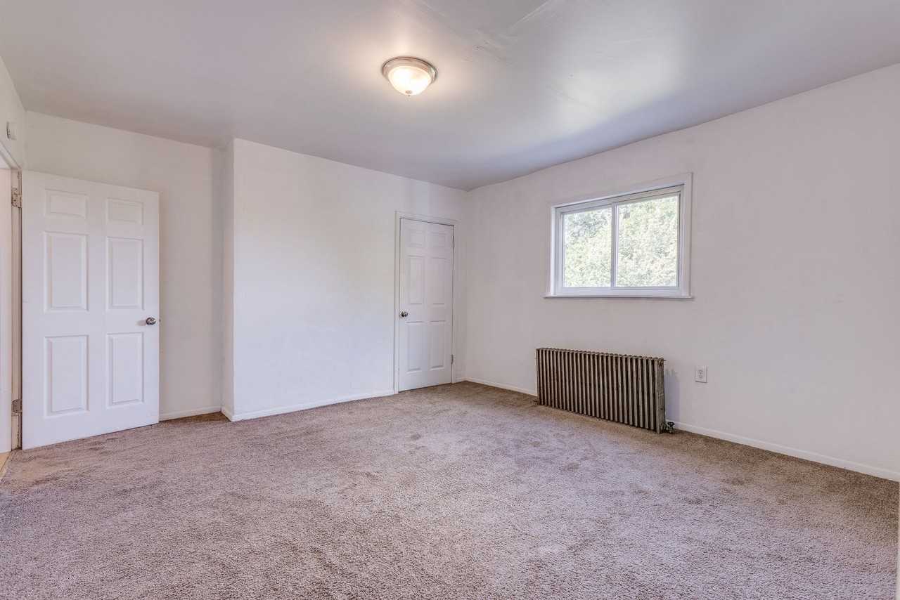 606 Chess St - Photo 6 of 36