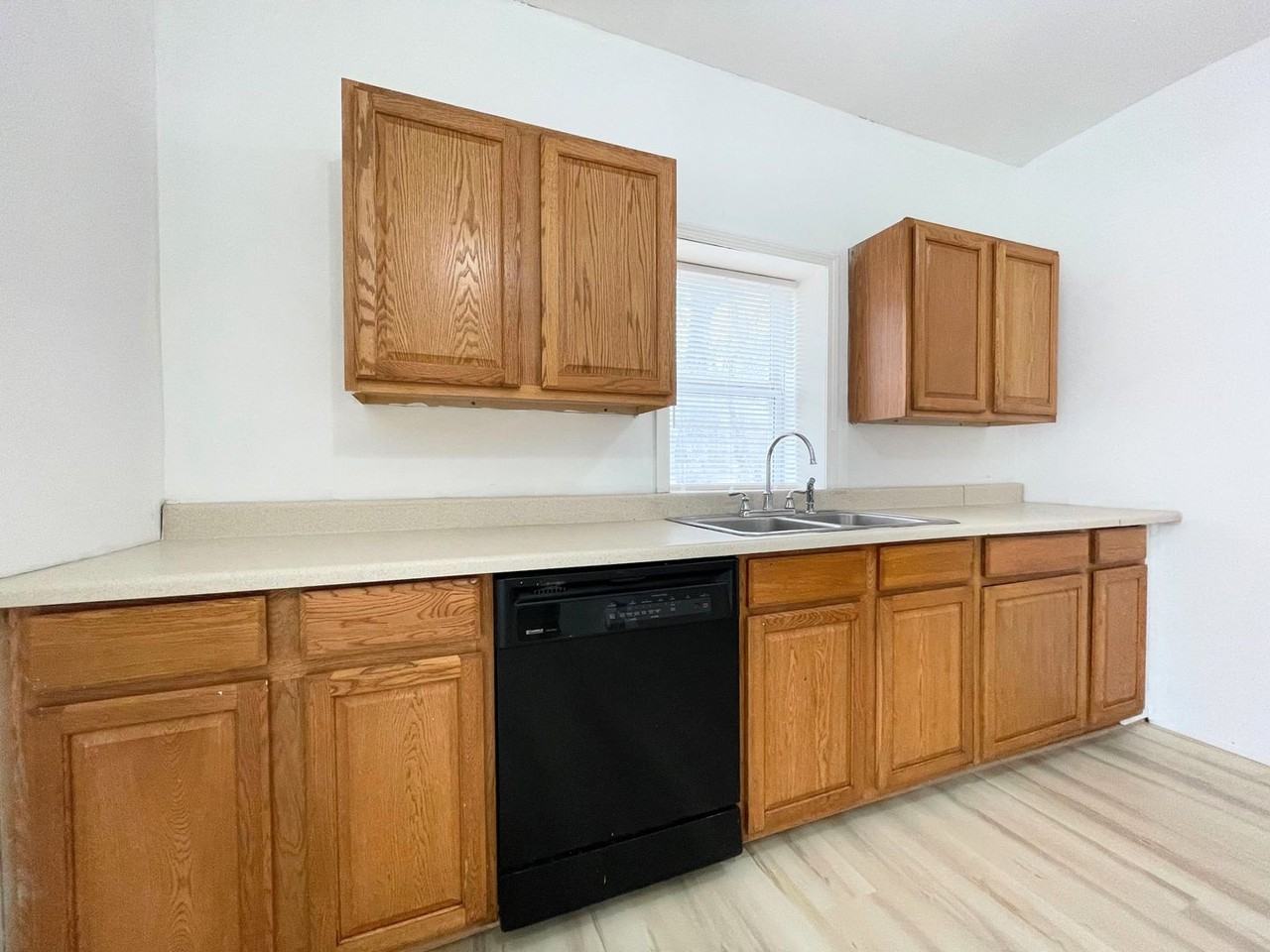 301 N Burr St - Photo 6 of 18