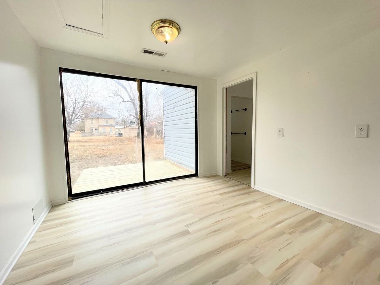 301 N Burr St - Photo 7 of 18