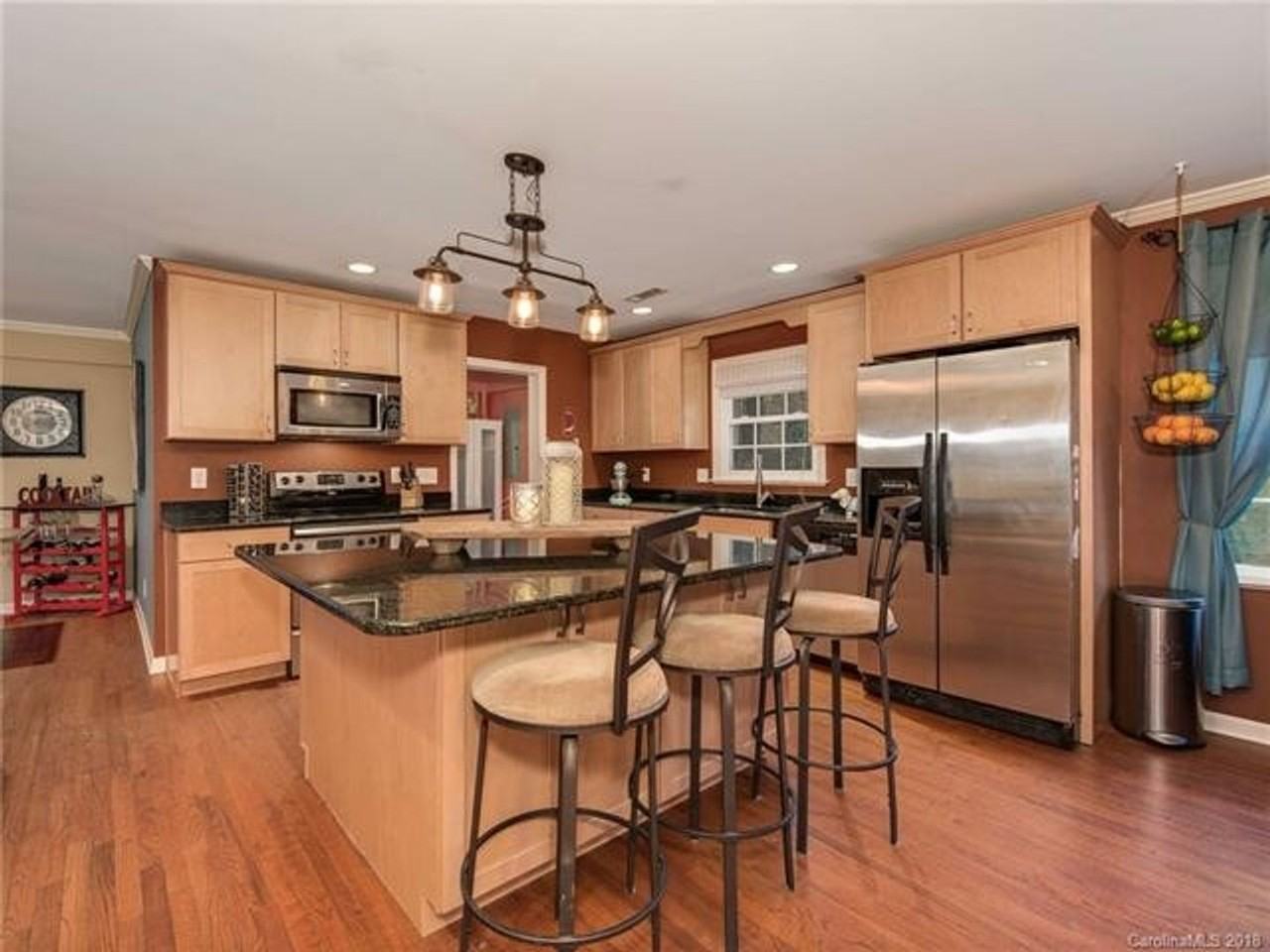 1601 Anderson St - Photo 2 of 7