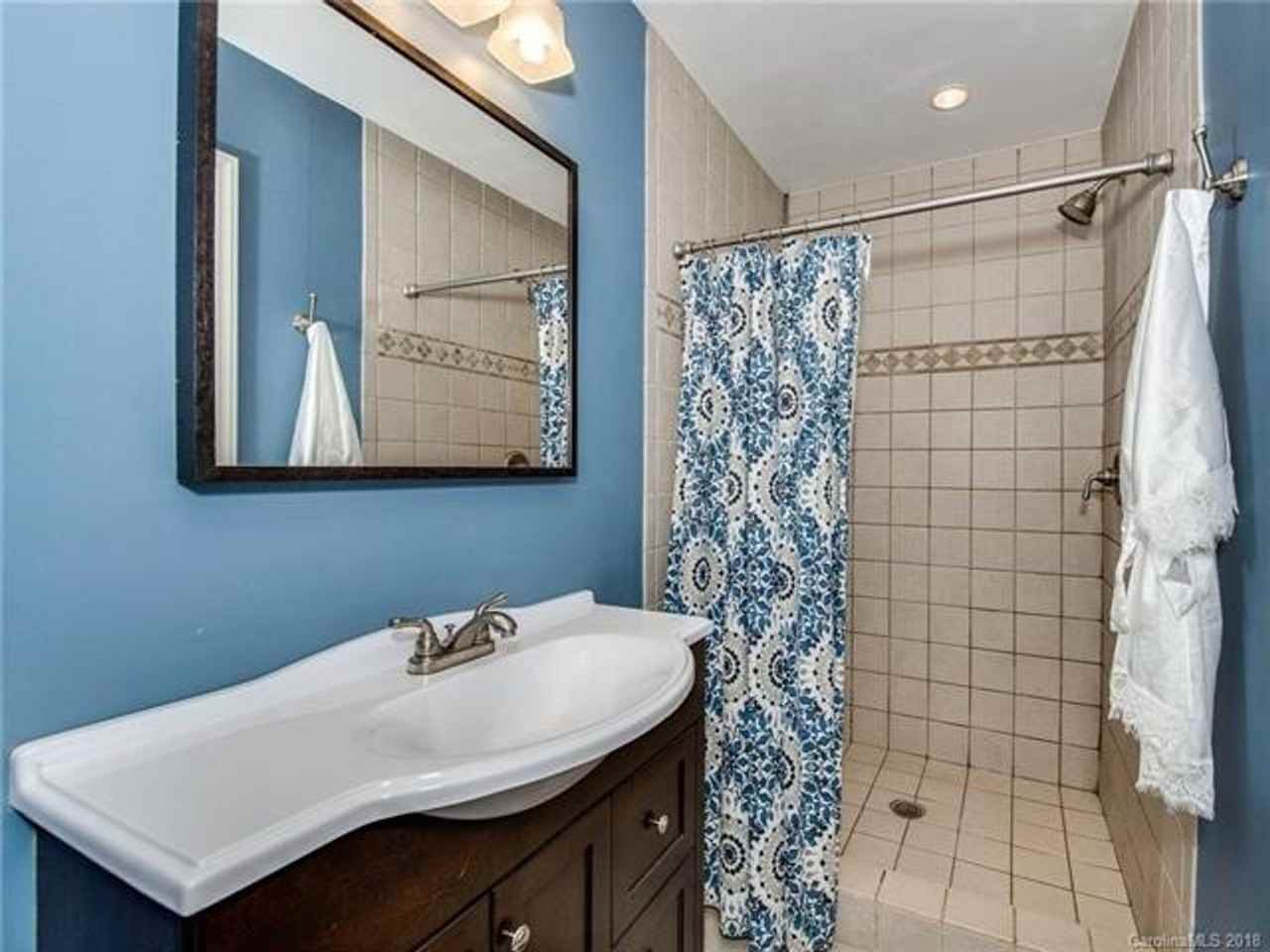 1601 Anderson St - Photo 3 of 7