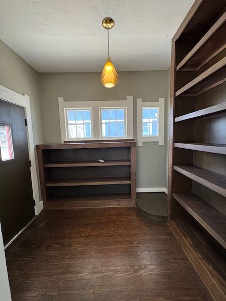 813 Nw 21st St - Photo 3 of 21