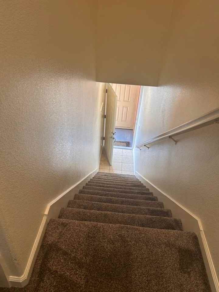 2233 Versailles St - Photo 3 of 15