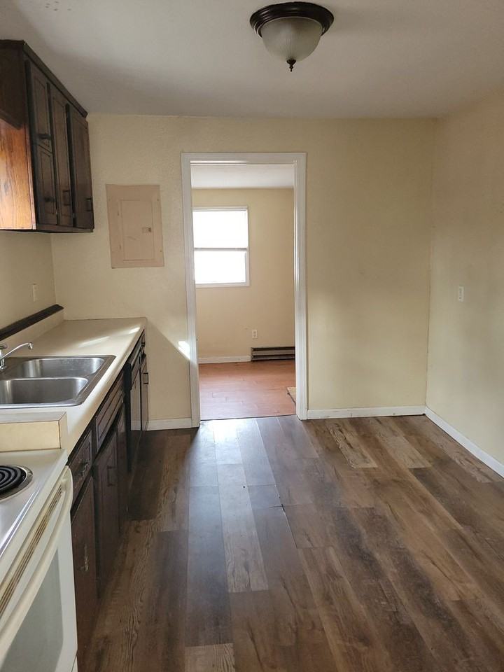 351 Beckett St - Photo 3 of 6