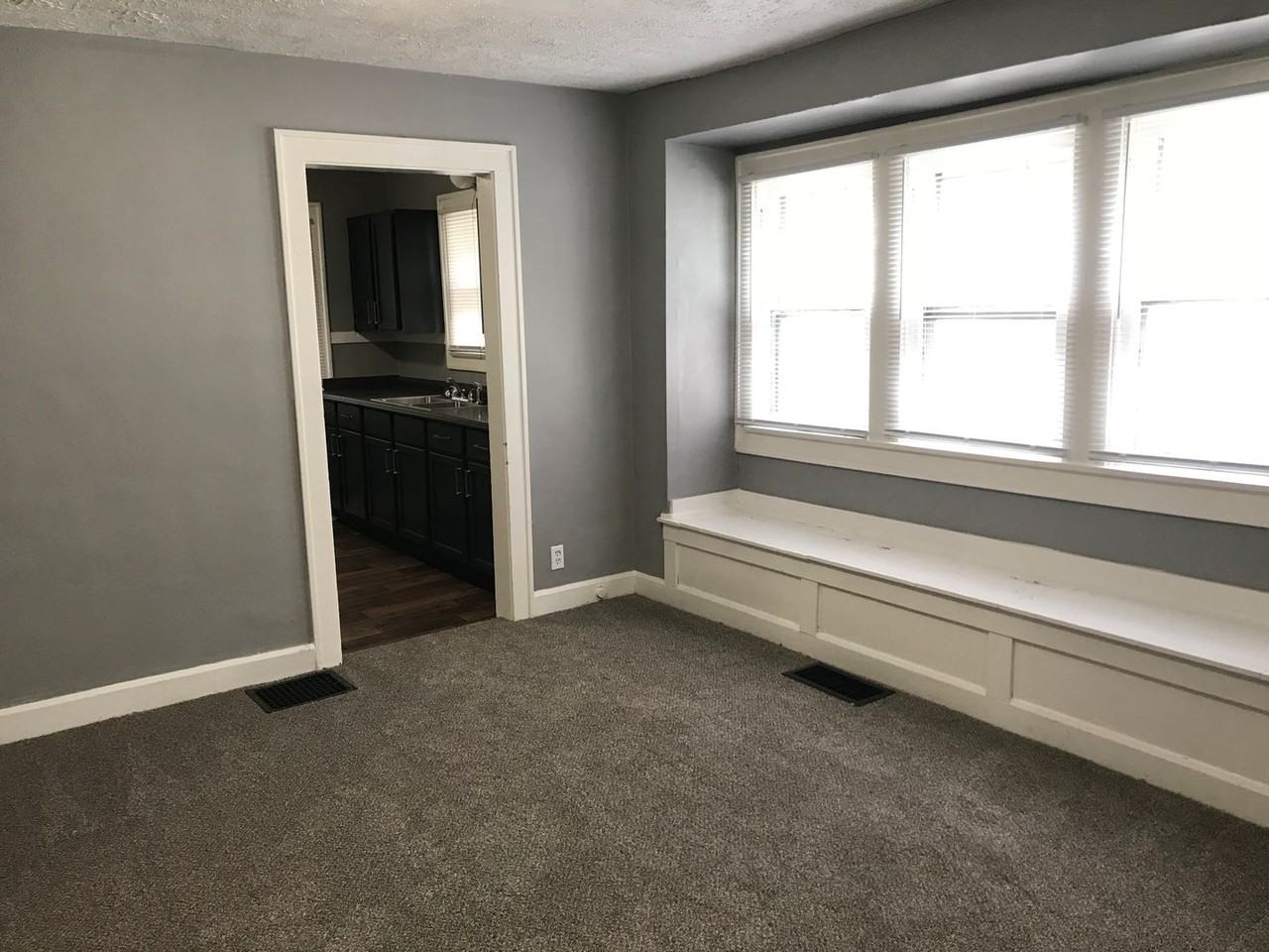 1039 W 36th St - Photo 3 of 12