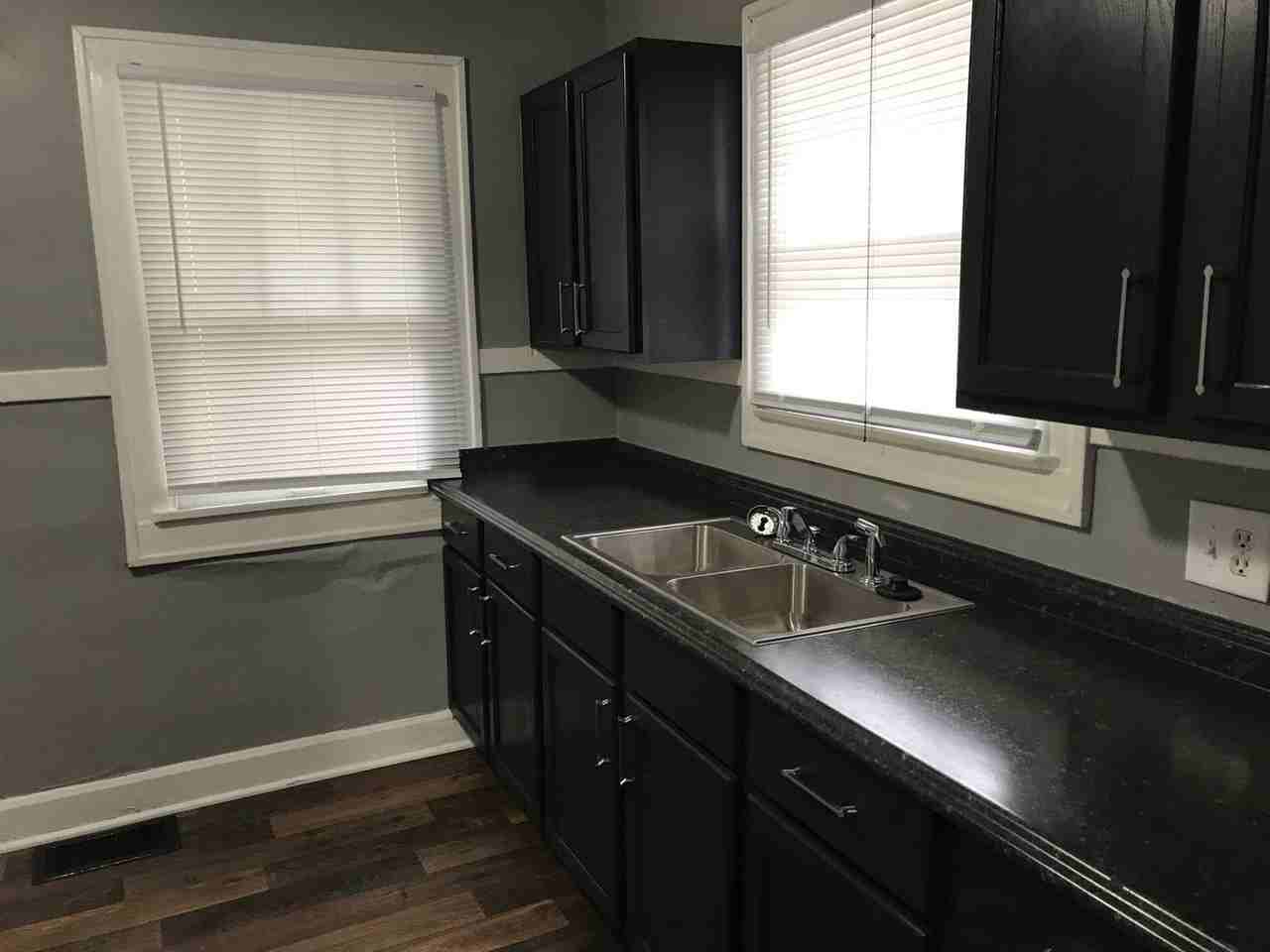 1039 W 36th St - Photo 5 of 12