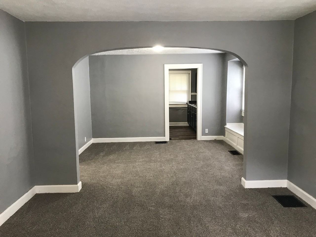 1039 W 36th St - Photo 2 of 12