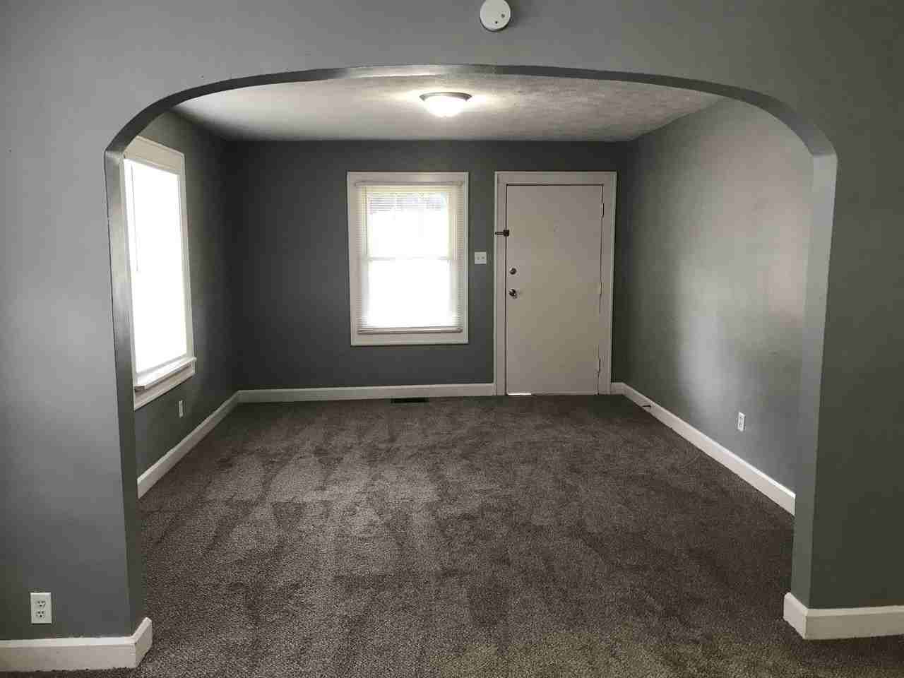 1039 W 36th St - Photo 4 of 12