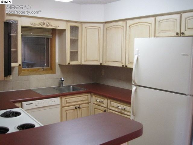 2892 Shadow Creek Dr - Photo 2 of 24