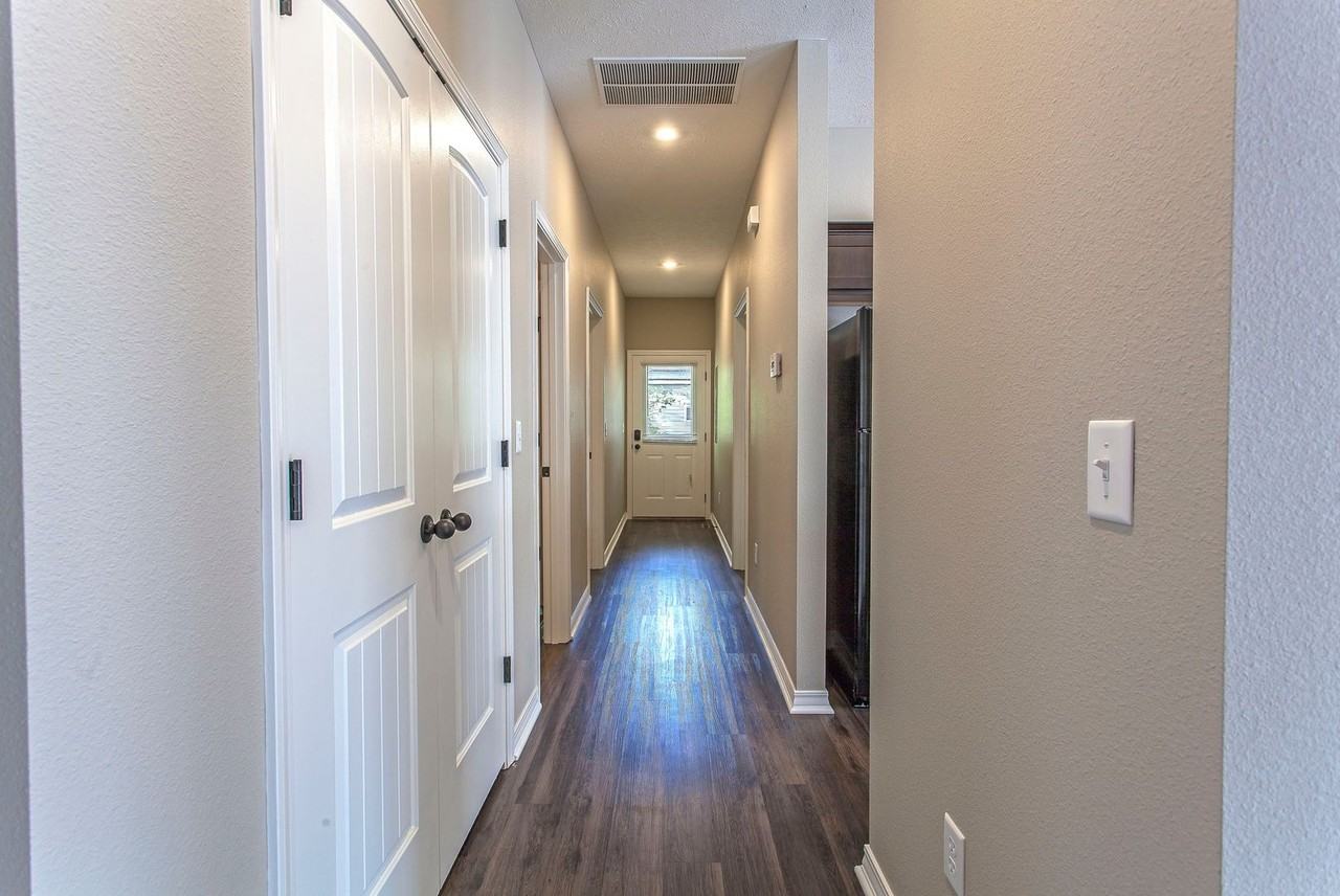 1117 E Latoka St - Photo 4 of 7