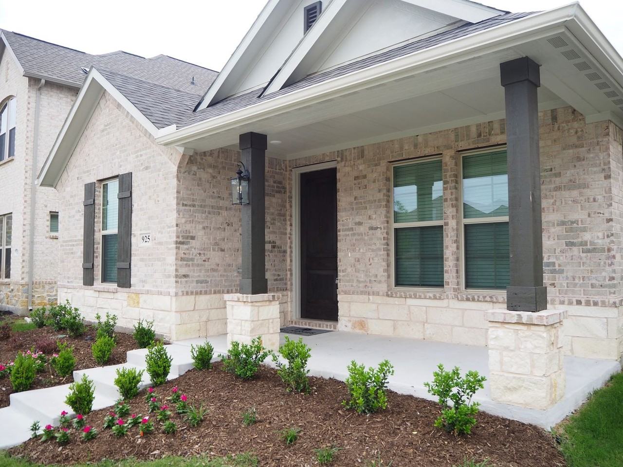 925 Plaza Ln - Photo 3 of 26