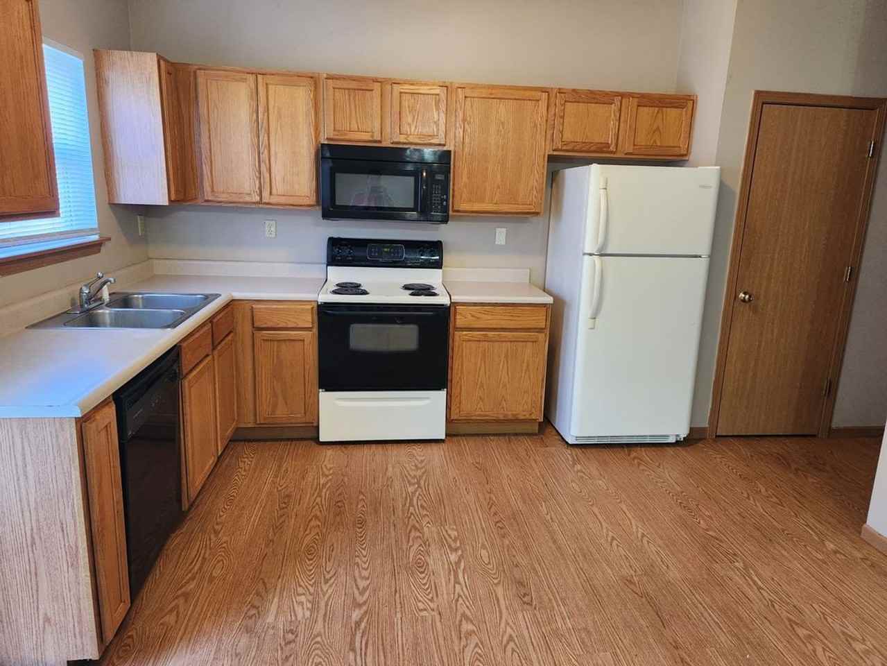 3920 Ledyard St - Photo 4 of 10