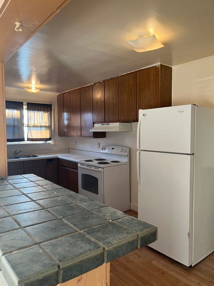 623 Cedar St - Photo 2 of 9