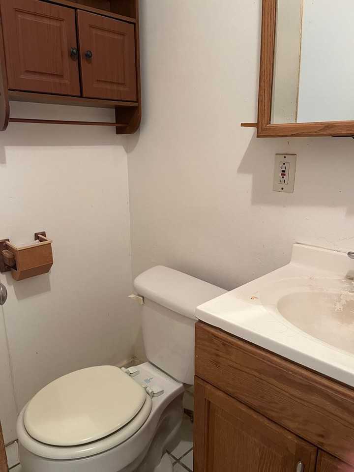 623 Cedar St - Photo 3 of 9