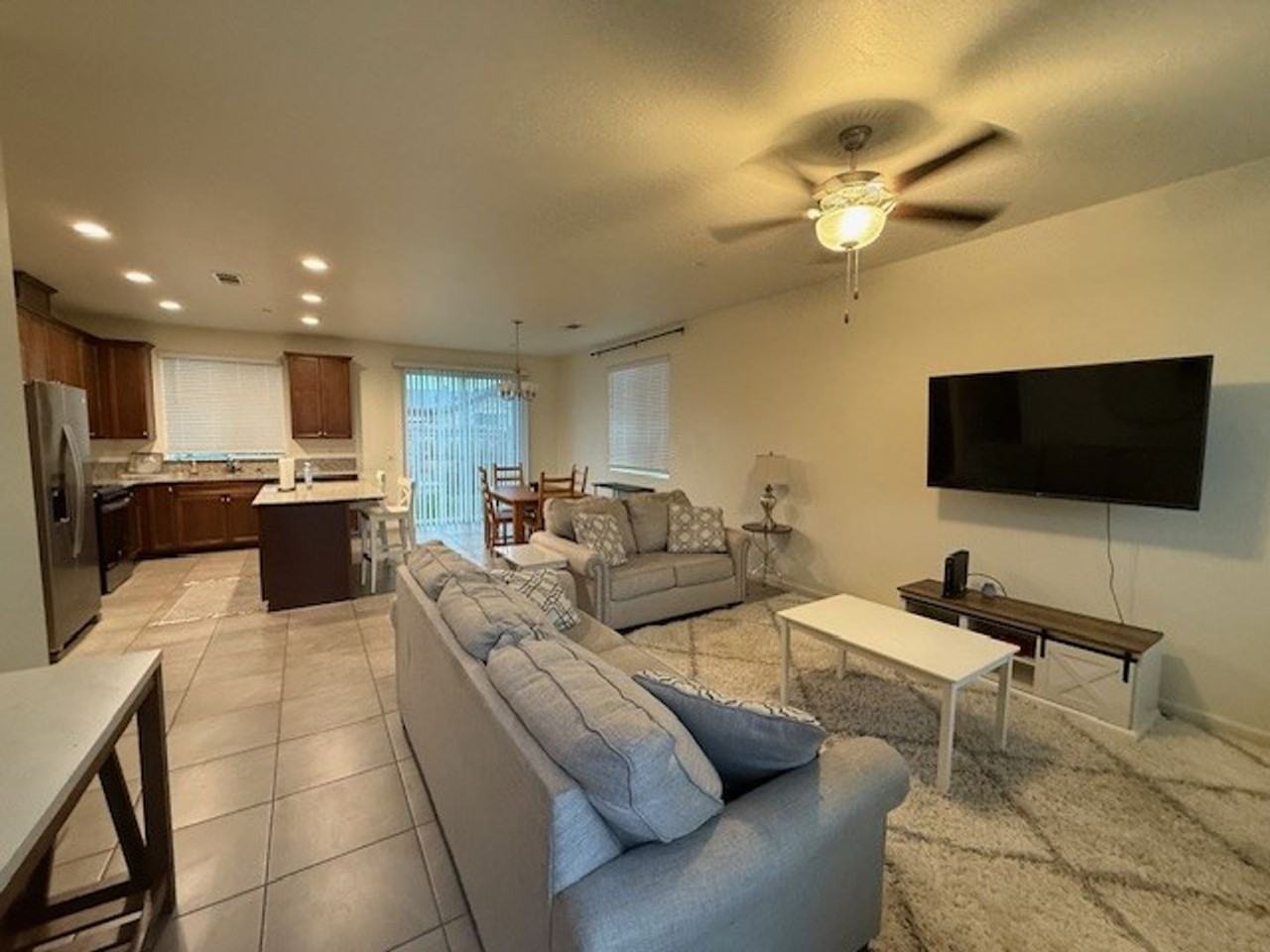 324 W Kimball Ave - Photo 4 of 21