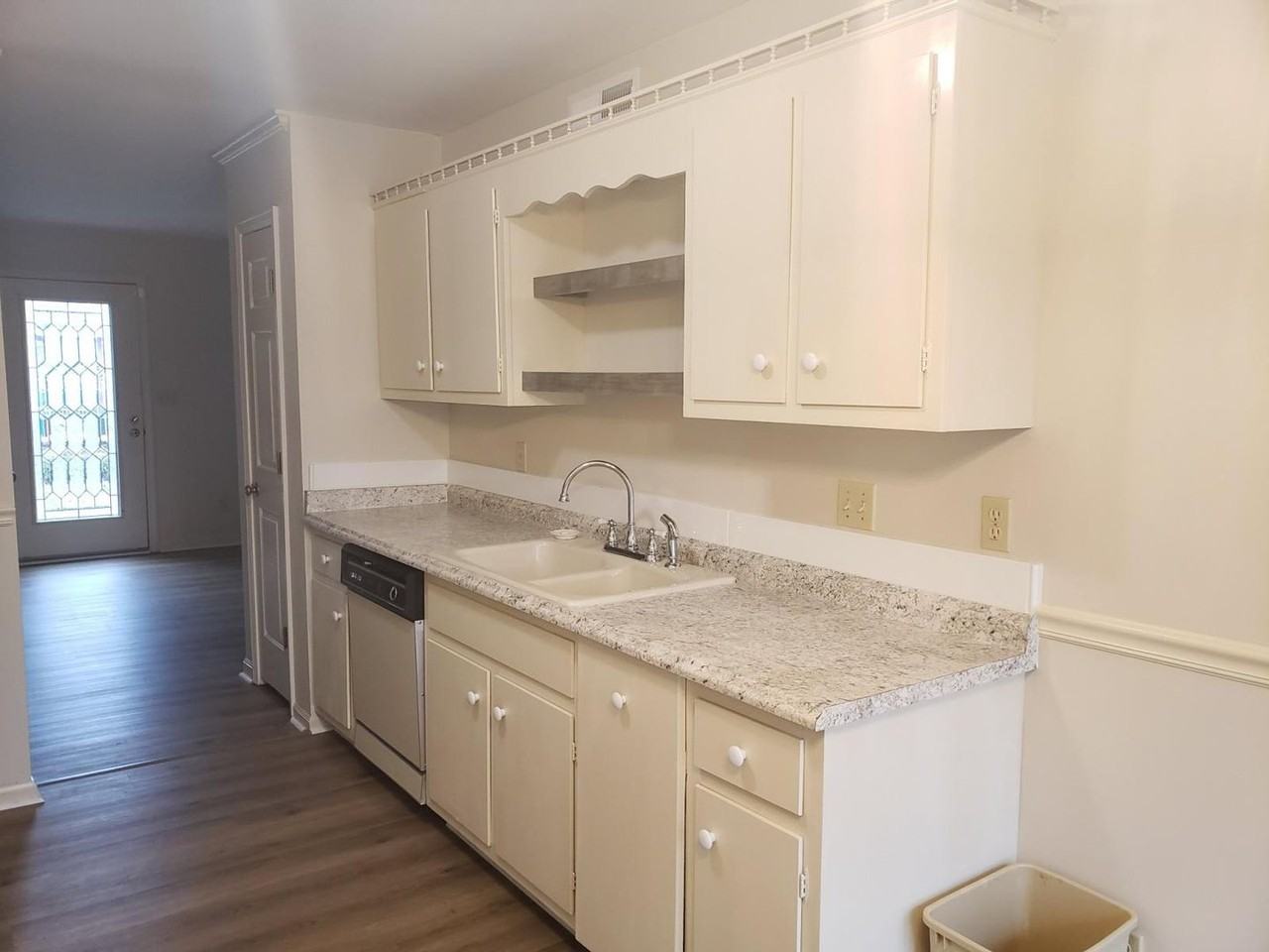 9 Magnolia Sq - Photo 3 of 23