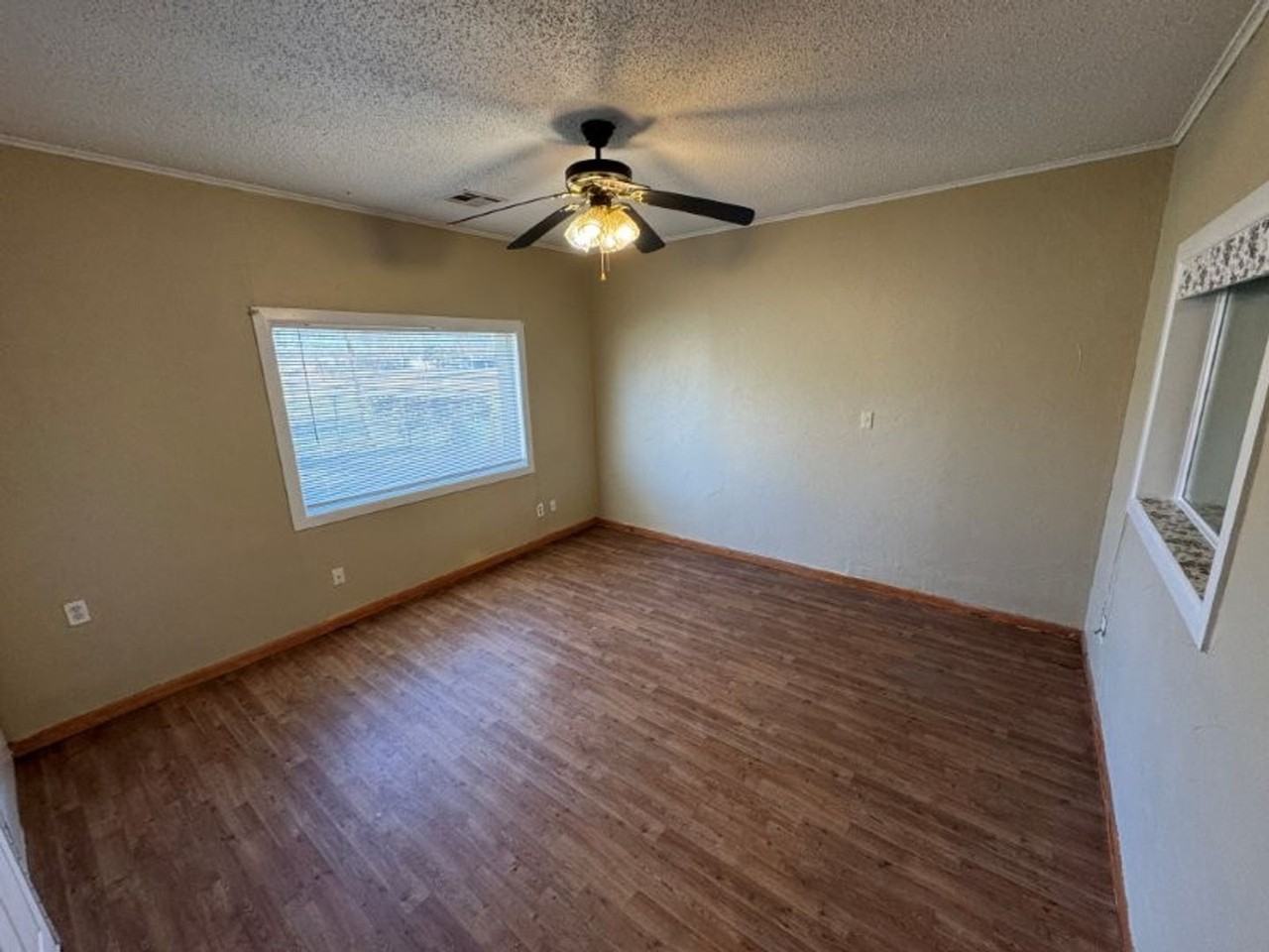 3215 S Brock Dr - Photo 7 of 12