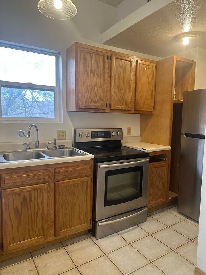 107 S. Douglas Avenue - Photo 7 of 14