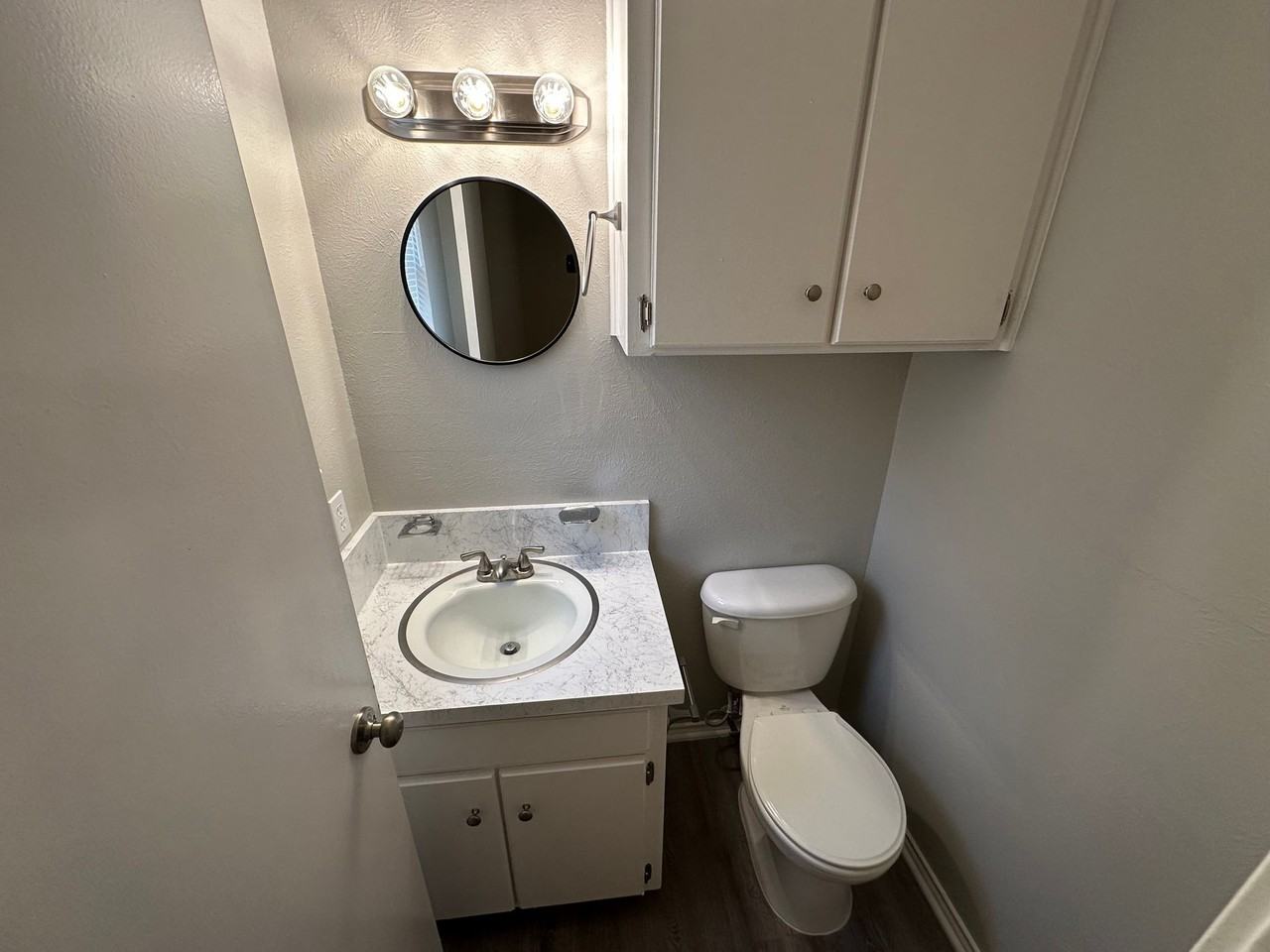 2 bedroom 1.5 bathroom Duplex - Photo 2 of 13