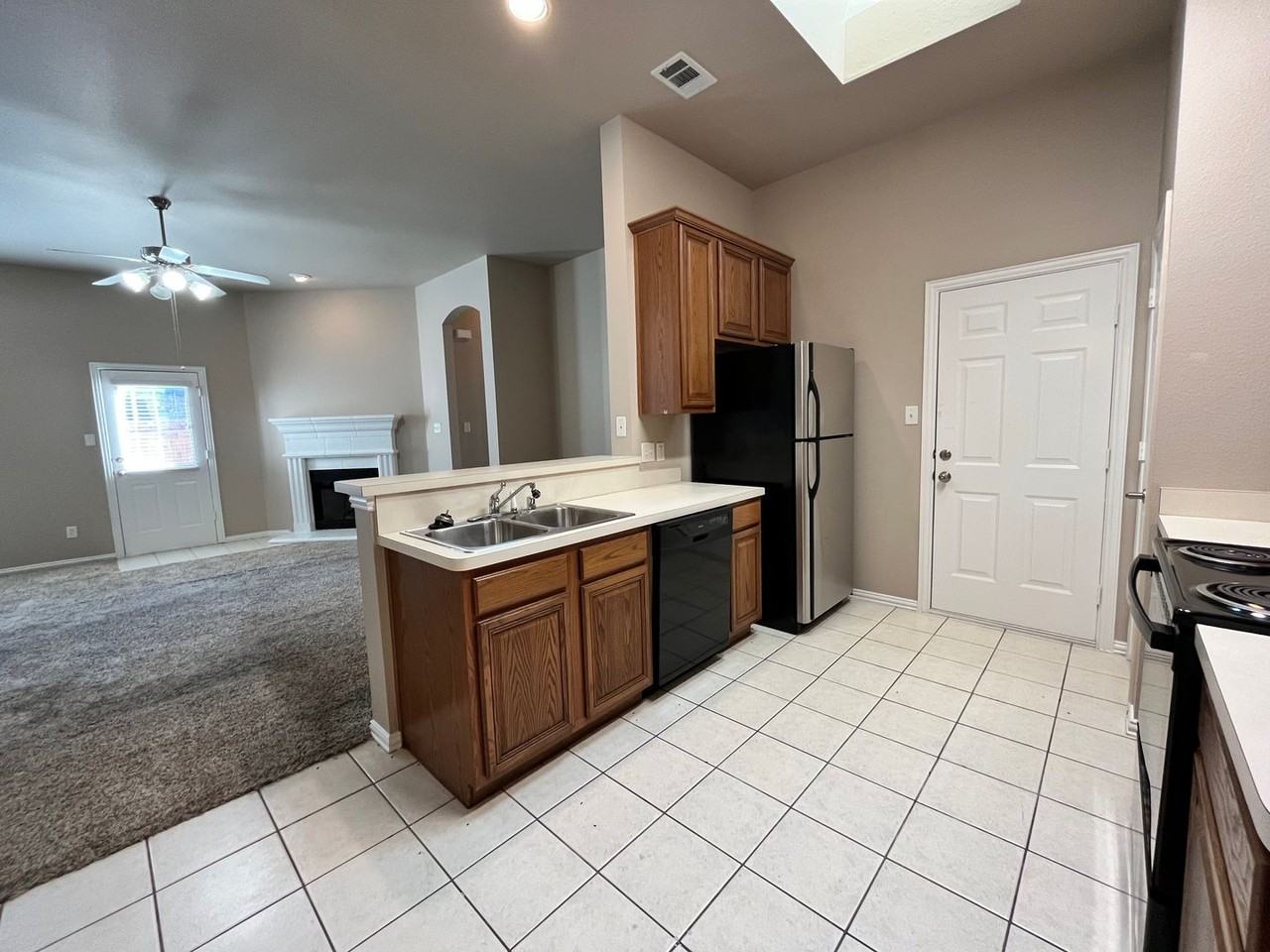 1506 Poinsettia Blvd - Photo 4 of 18