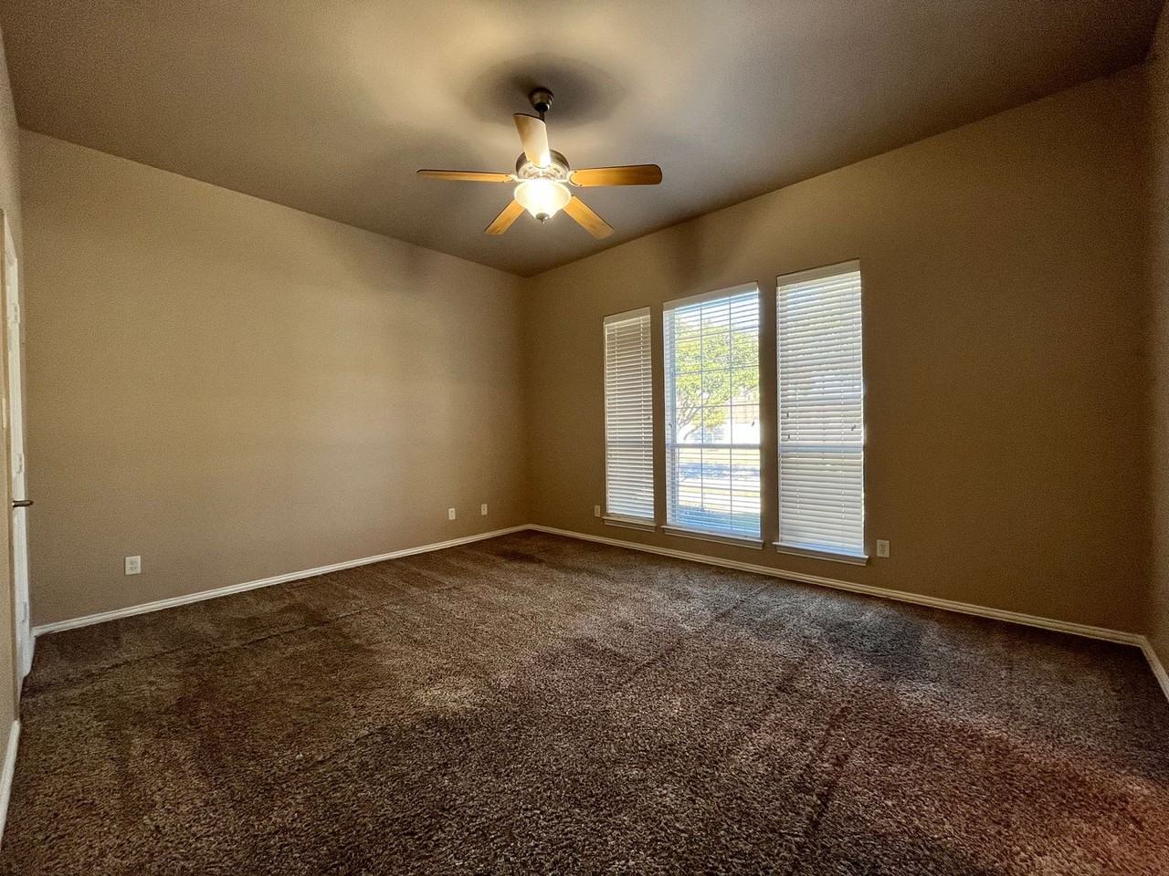 1506 Poinsettia Blvd - Photo 7 of 18