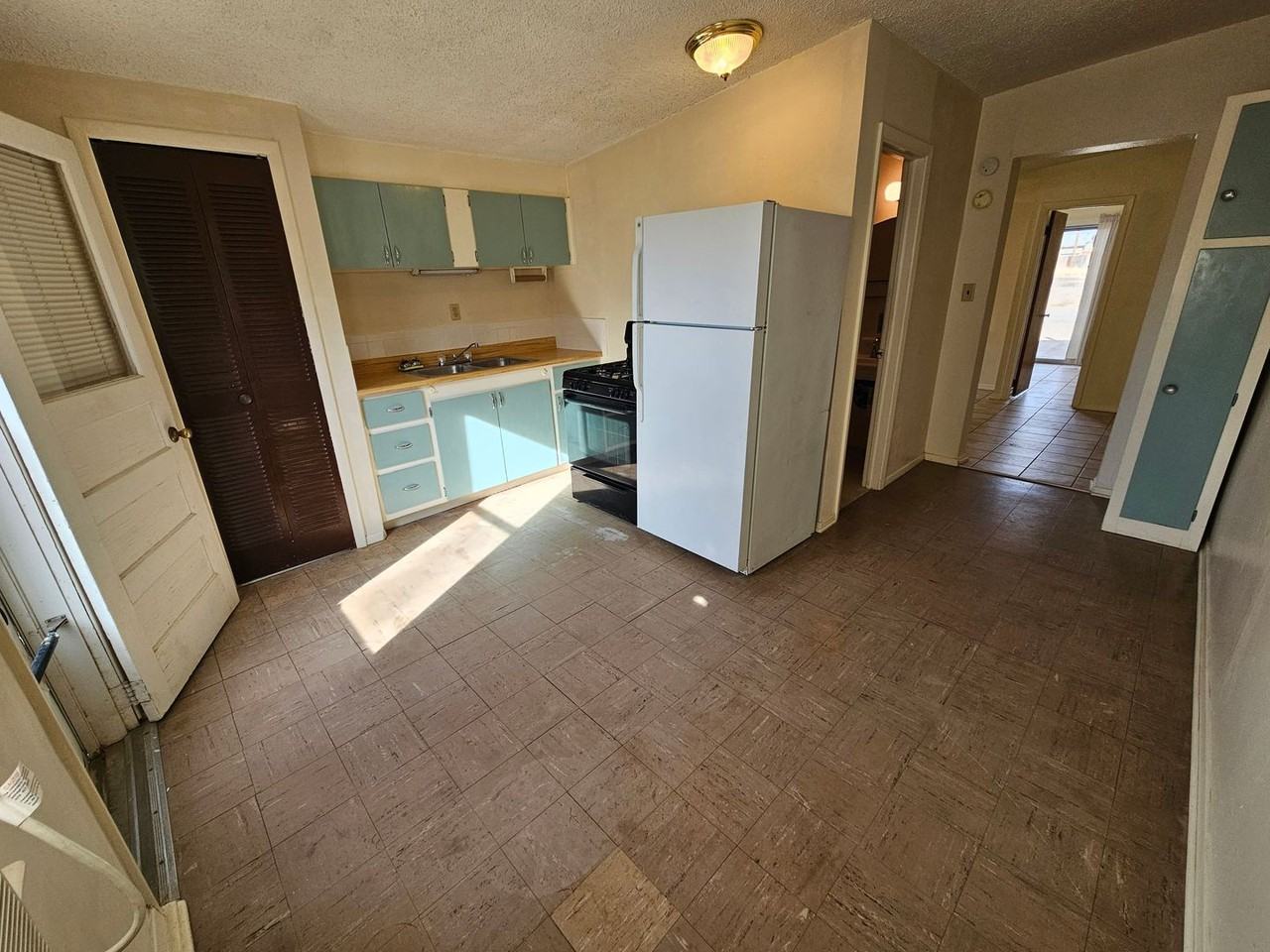 2507 Alaska Ave #B - Photo 3 of 13