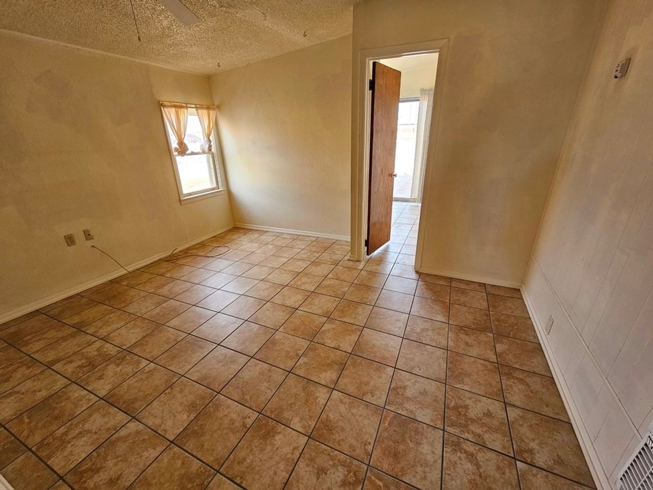 2507 Alaska Ave #B - Photo 6 of 13