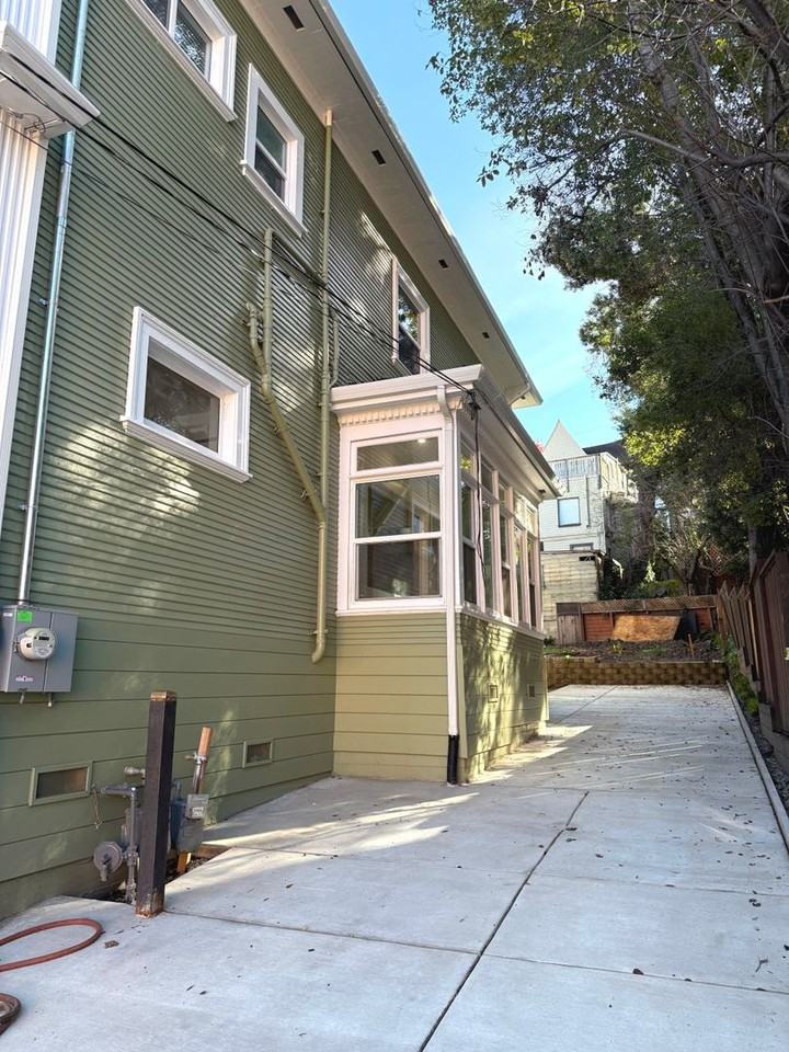 392 Oakland Ave - Photo 3 of 37