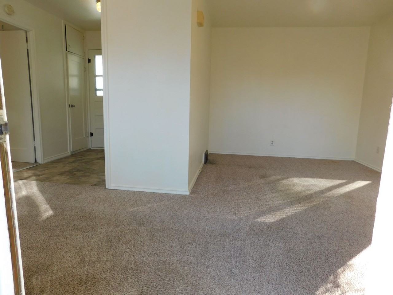 925 N 10th St - Photo 2 of 12