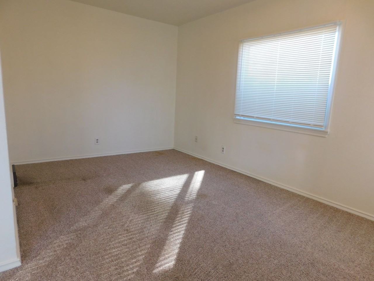 925 N 10th St - Photo 3 of 12