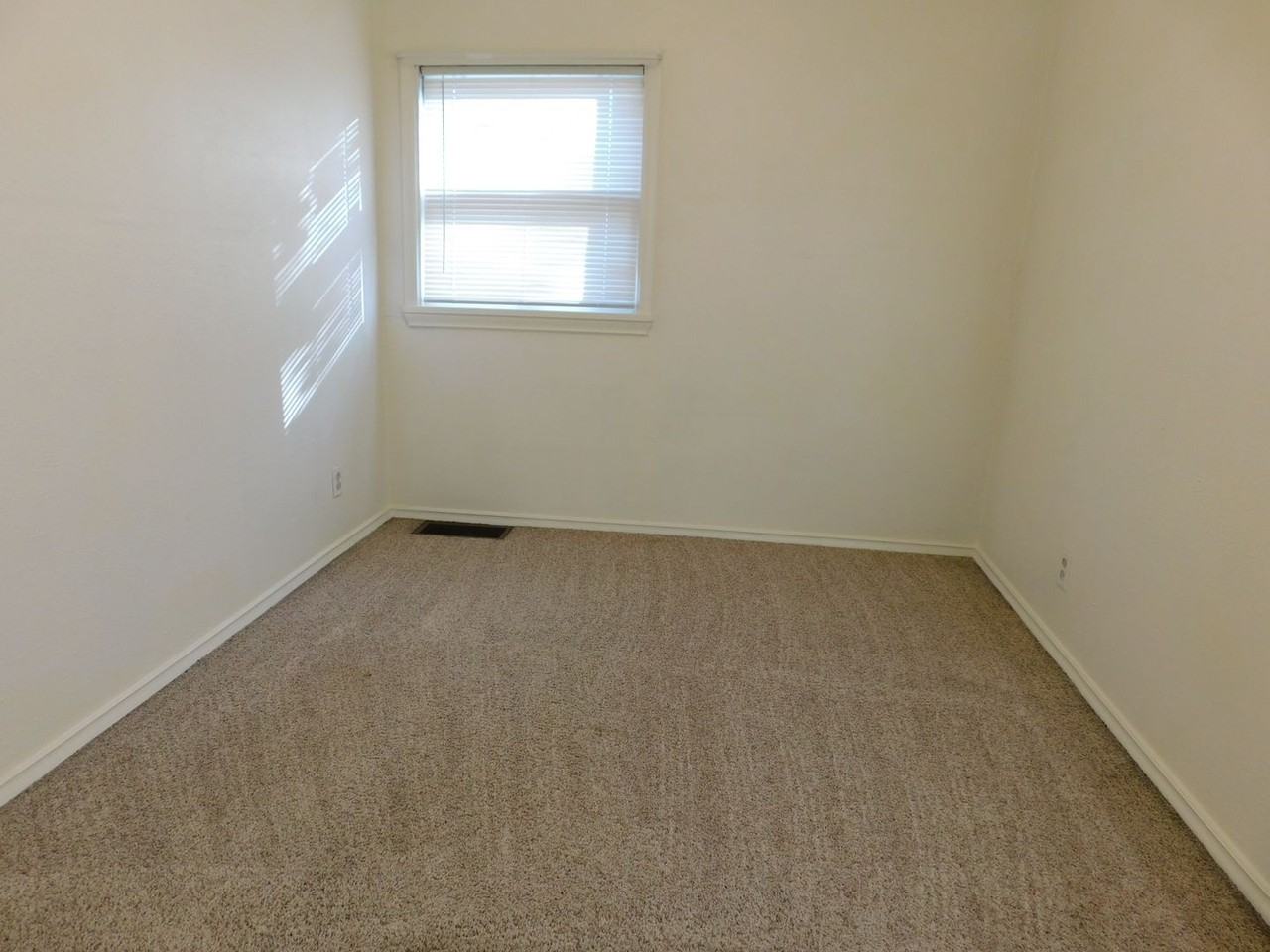 925 N 10th St - Photo 7 of 12