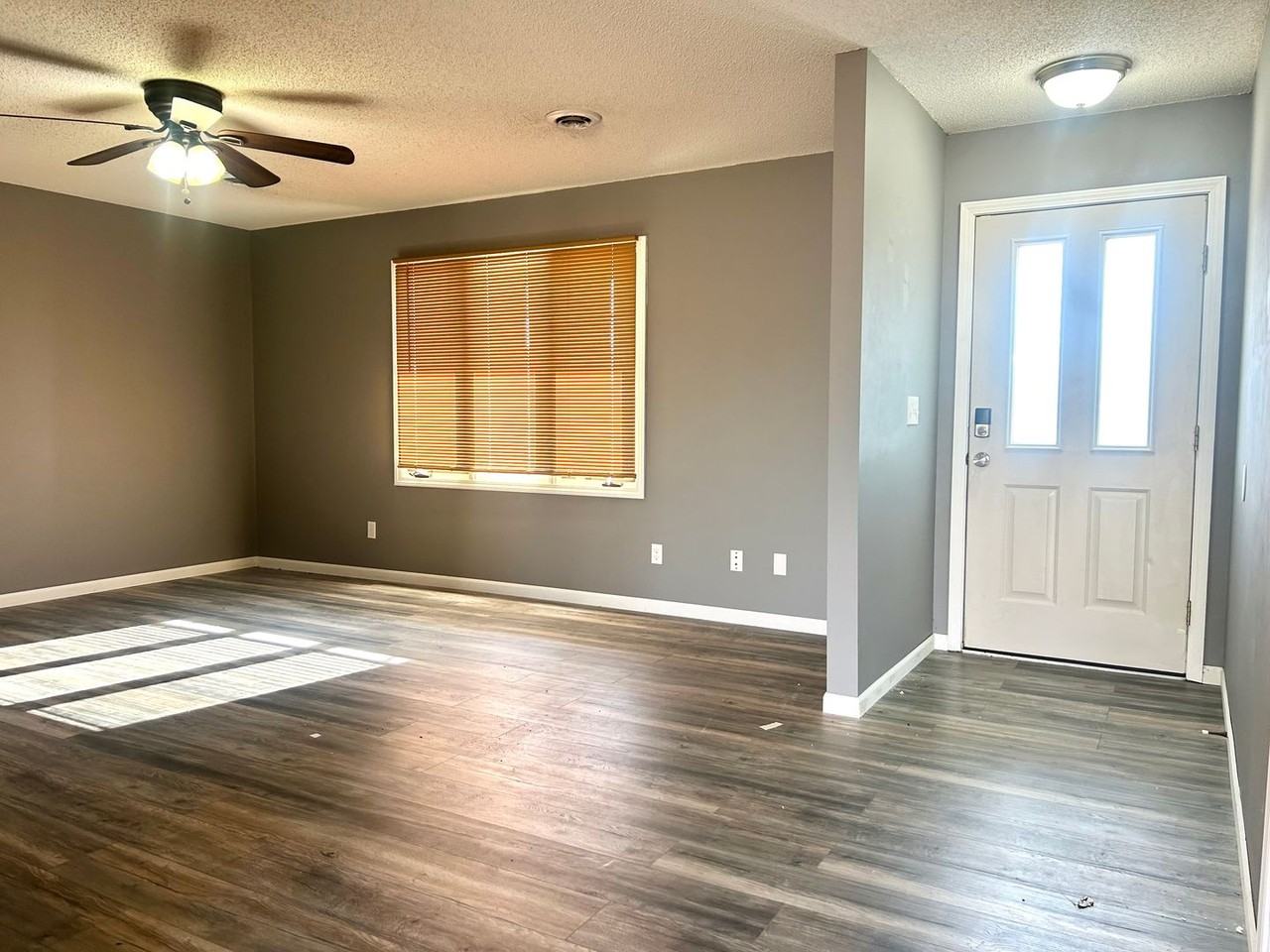 401 Shetland St - Photo 3 of 20