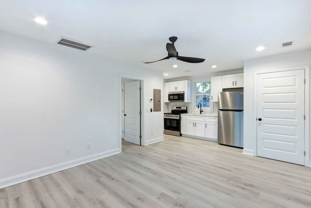 226 W 39th St - Photo 2 of 13