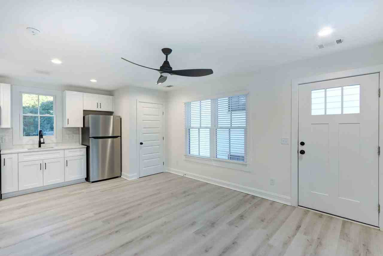 226 W 39th St - Photo 4 of 13