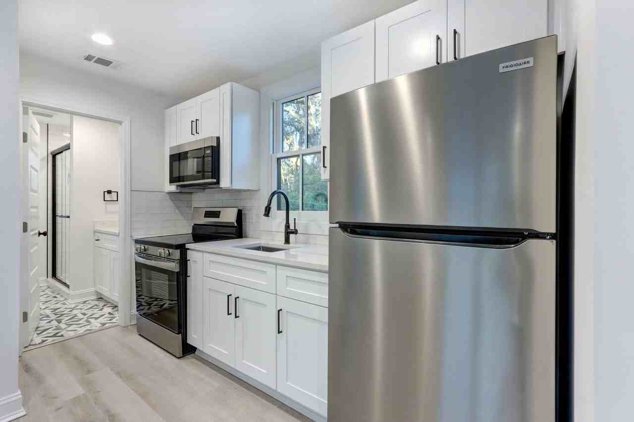 226 W 39th St - Photo 6 of 13