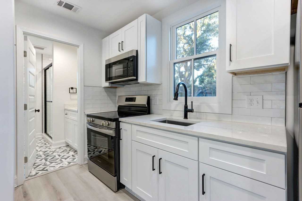 226 W 39th St - Photo 7 of 13