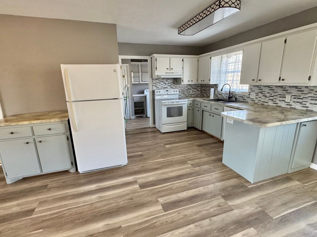 3006 N B St - Photo 3 of 17