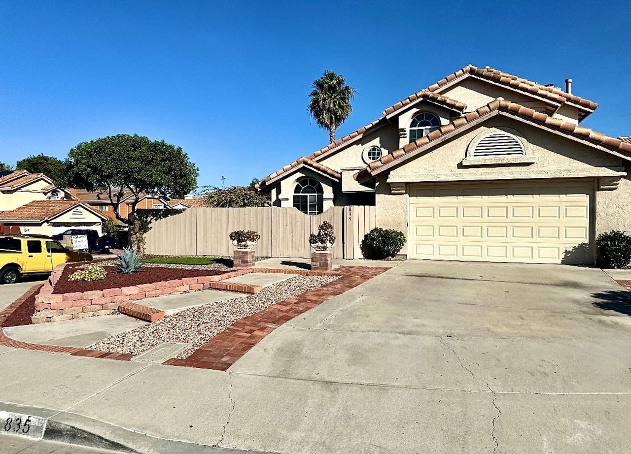 835 Crosspoint Ct - Photo 2 of 50