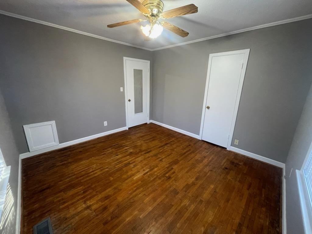 628 Broad St - Photo 3 of 10