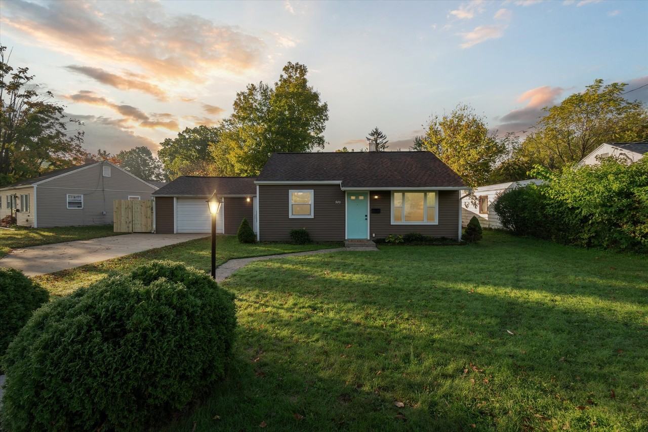 920 Sunnock Ave - Photo 2 of 29