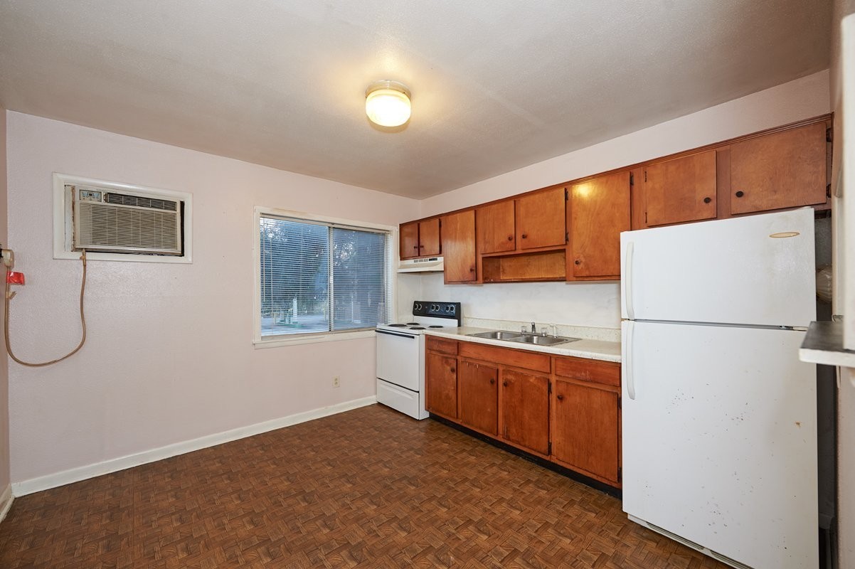 2414 Memorial Blvd #7 - Photo 5 of 8