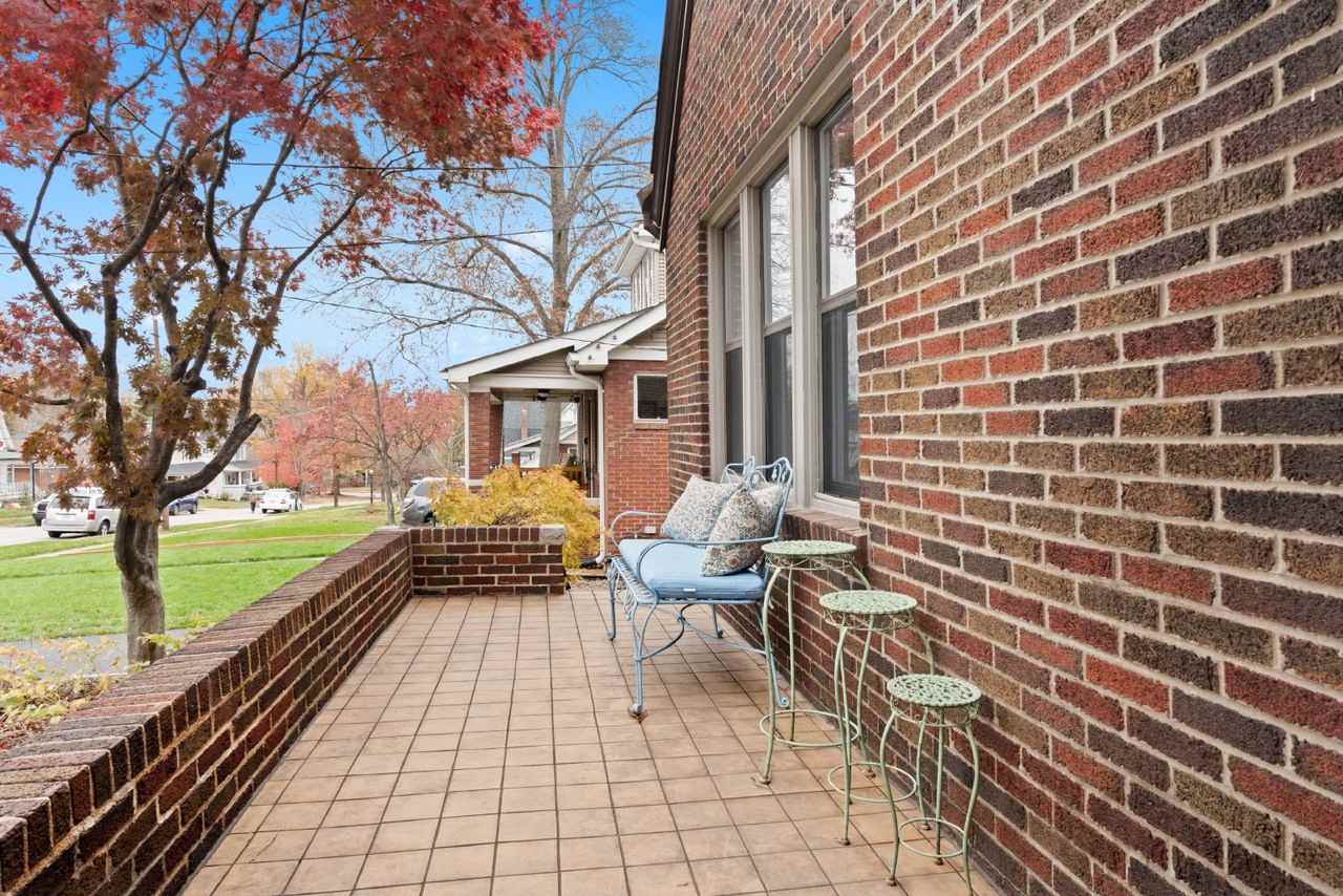 334 Marion Ave - Photo 2 of 34